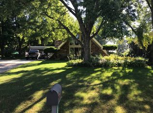 54920 Sunset Dr, Dowagiac, MI 49047
