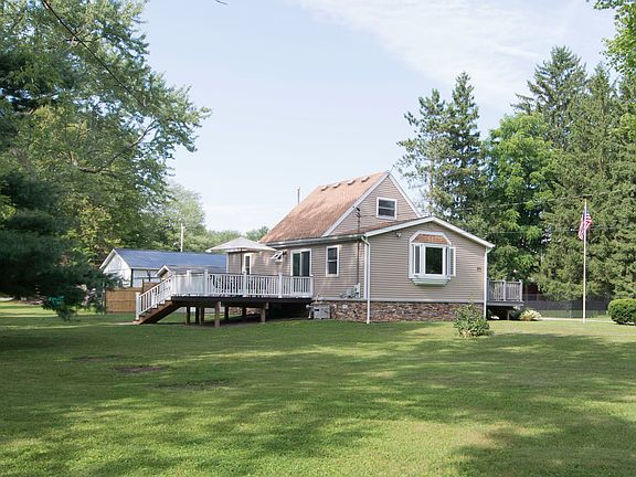 2nd image of 2594 Meadow Ln