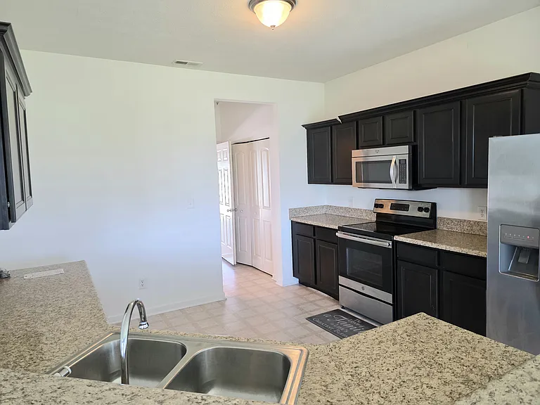 2313 Shadow Bend Dr — Photo 6