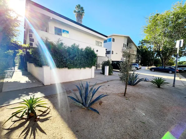 11822 Gorham Ave, Los Angeles, CA