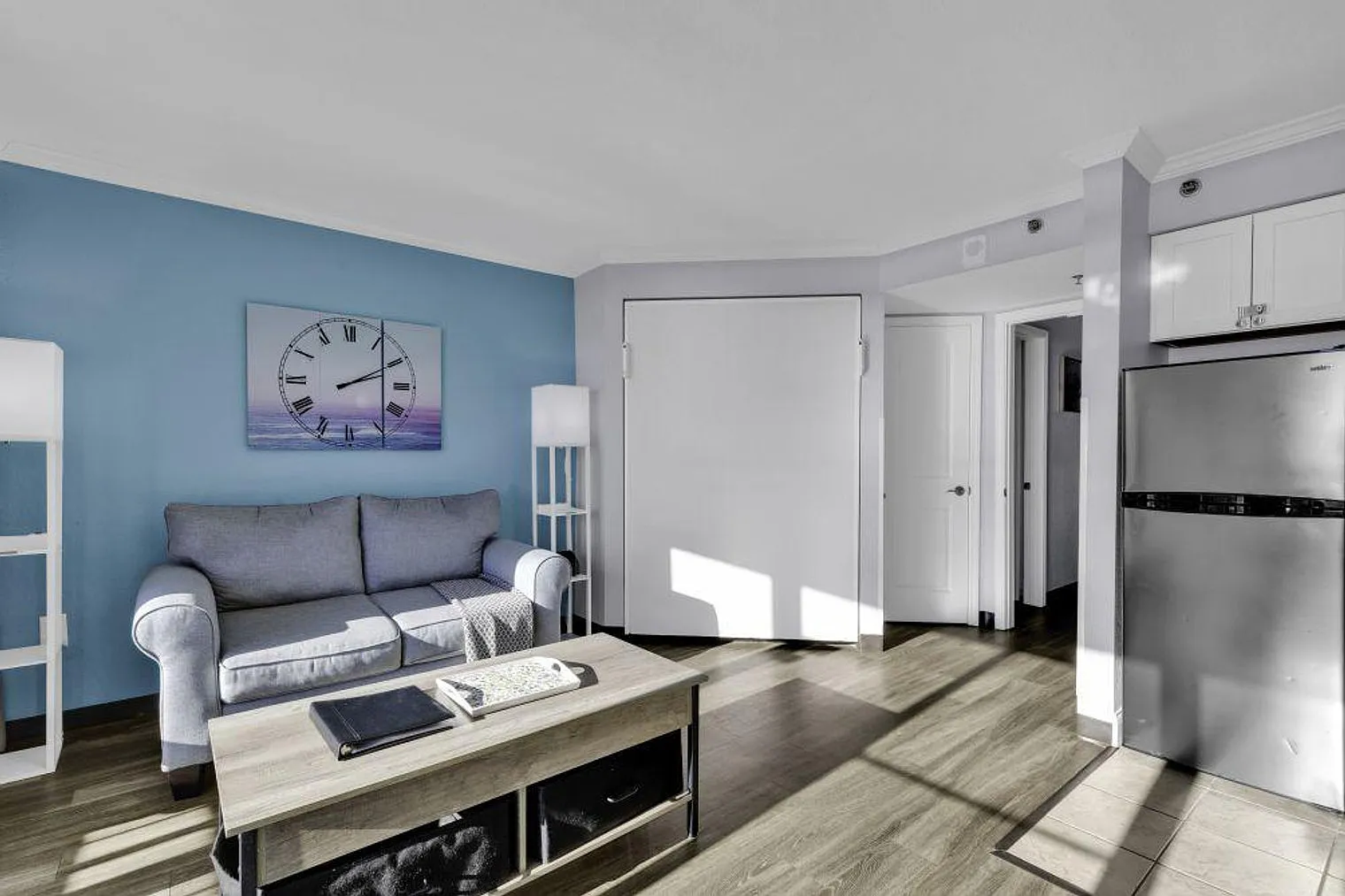 1 bed, 1.0 bath, 592 sqft, $2,772 — Photo 2