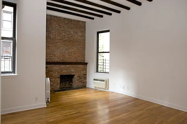 Rented by Ina Greenfield, LREB | media 6