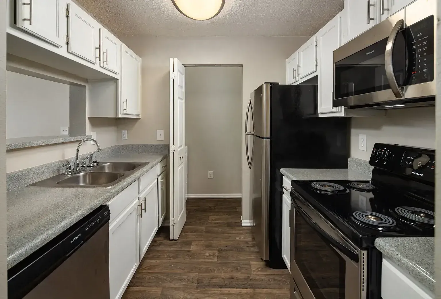Elevate 5050 — Photo 2