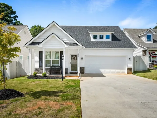 221 Magnolia Ln, Pendleton, SC 29670