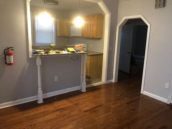 4th image of 168 Brookwood St