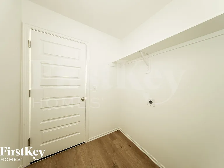 421 Kale Rd — Photo 16