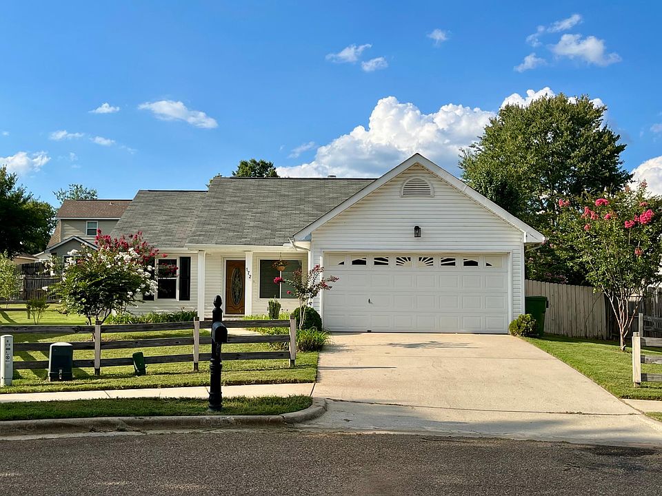 3 BEDROOM/2 BATH HOME with 2 CAR GARAGE located in MADISON, AL near Clift Farms area.