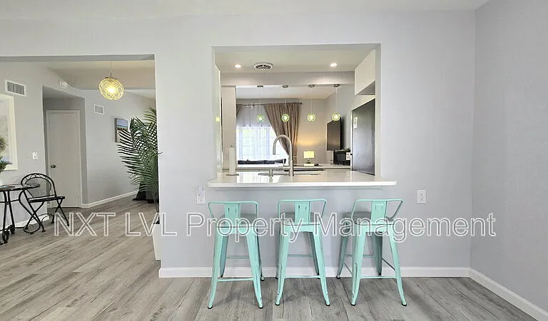 2348 Burton Ave — Photo 16