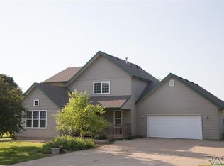 46729 Dorothy Dr, Sioux Falls, SD 57107