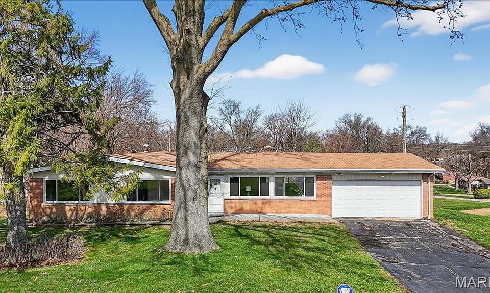 1st image of 6 Nassau Cir
