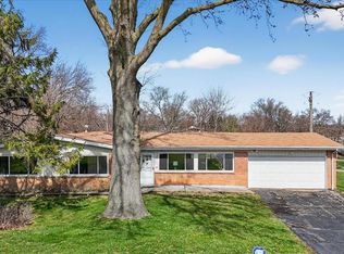 6 Nassau Cir, Saint Louis, MO