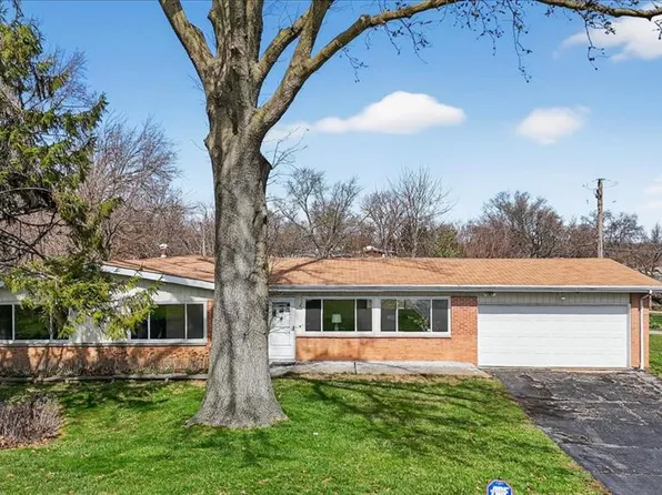 6 Nassau Cir, Saint Louis, MO 63146