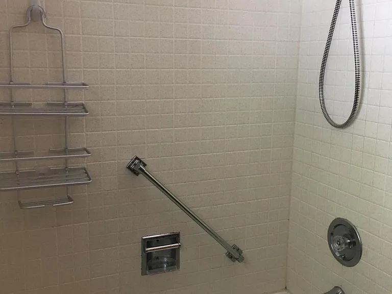 Full Bath (Upstairs)
