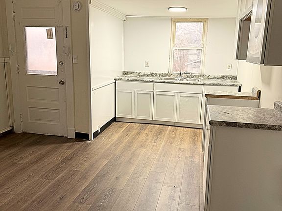 3rd image of 126 Wroe Ave