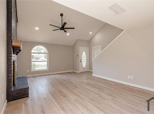 2027 Lucerne Cir, Carrollton, TX 75007