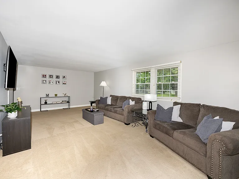 183 Monarch Rd — Photo 8