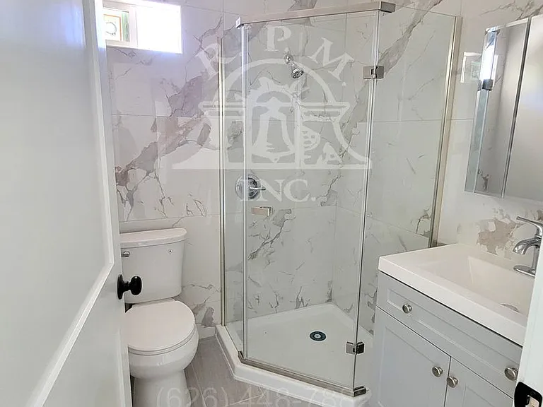 13872-13874 Saranac Dr — Photo 9