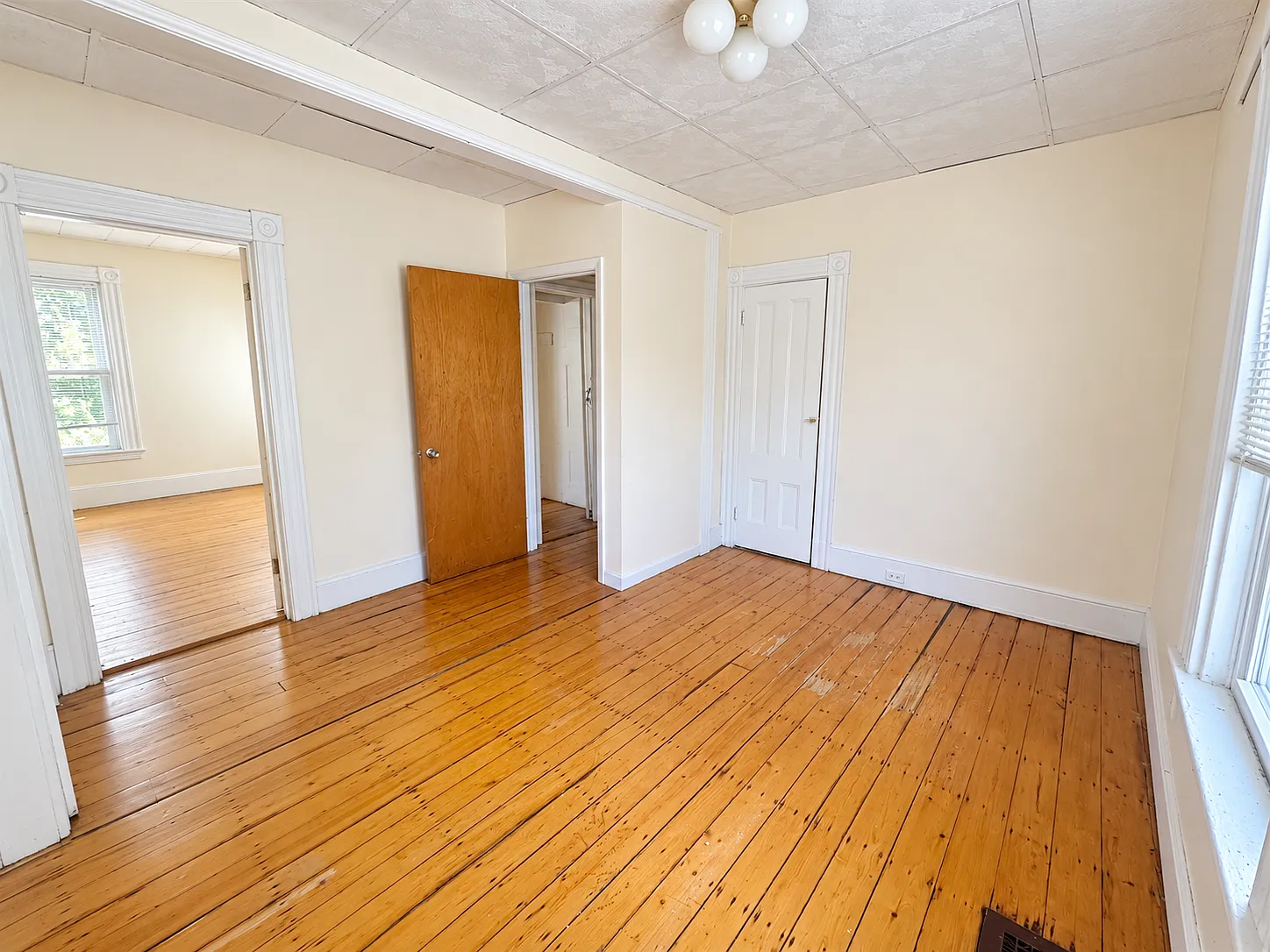 2 bed, 850 sqft, $3,100 — Photo 2