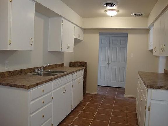 3rd image of 403 N Elm Ave