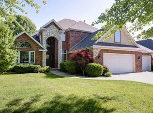 1027 W Parkhill Cir, Springfield, MO 65810