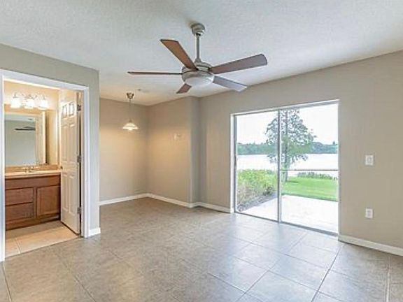 3rd image of 2411 Lexington Oak Dr