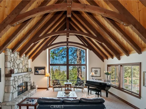 26071 Walnut Hills Dr, Lake Arrowhead, CA 92352