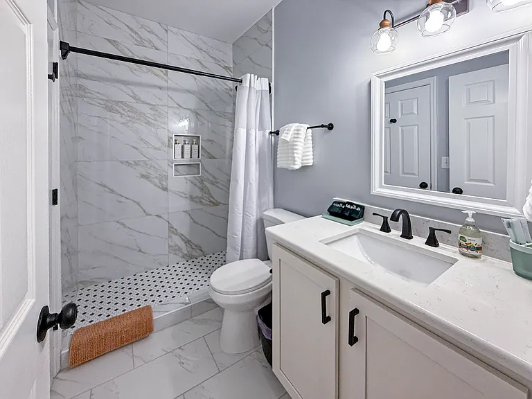 Primary Ensuite with dual entry doors as can also be used for guest bathroom, located downstairs
