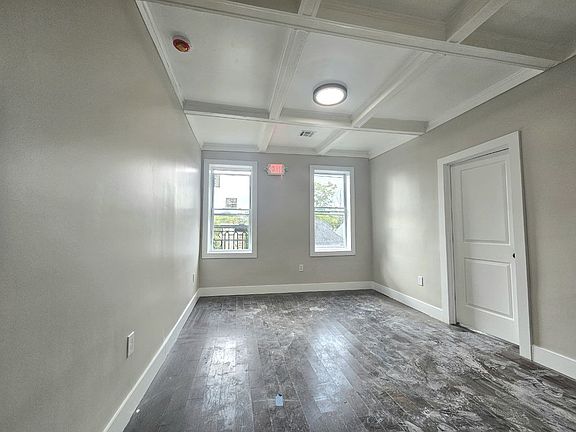 3rd image of 190 Park St #103