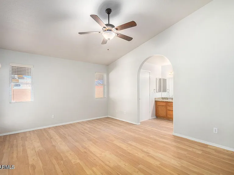 1924 E Sharon Dr — Photo 18