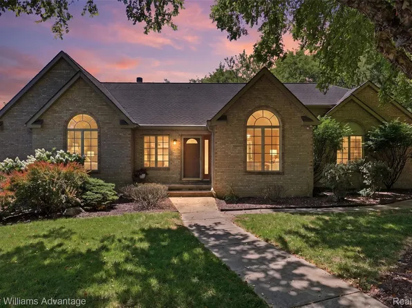 7498 Quail Ridge Dr, Dexter, MI 48130