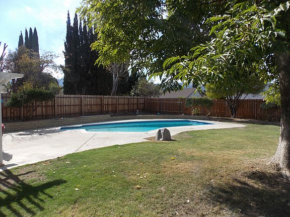 4th image of 2060 Woodlawn Dr