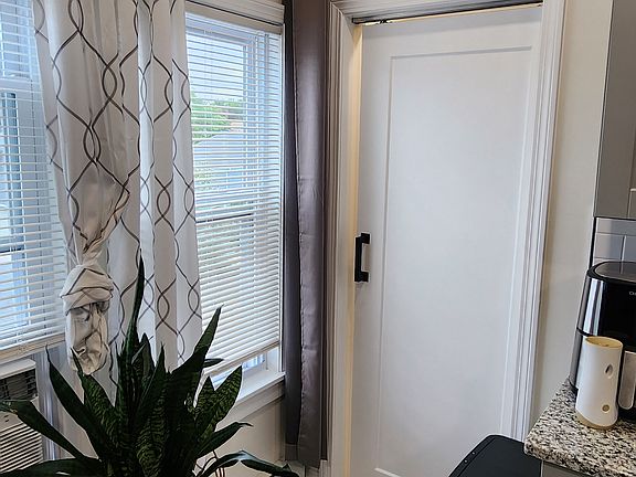 3rd image of 212 Glenwood Ave #3