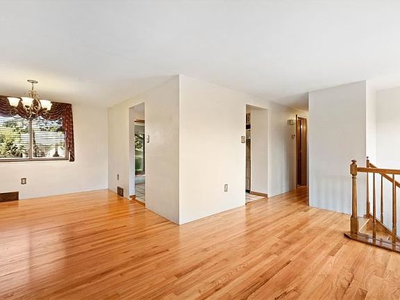 5th image of 104 Calmwood Dr