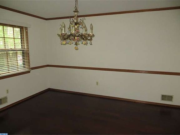 4th image of 24 Village Dr