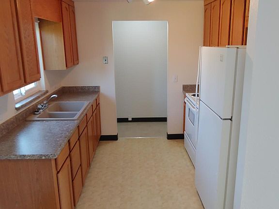 5th image of 832 E Juniper St