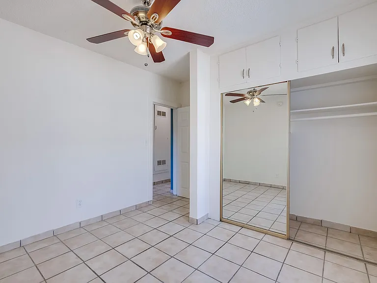 2425-2431 S Ridgeley Dr — Photo 22