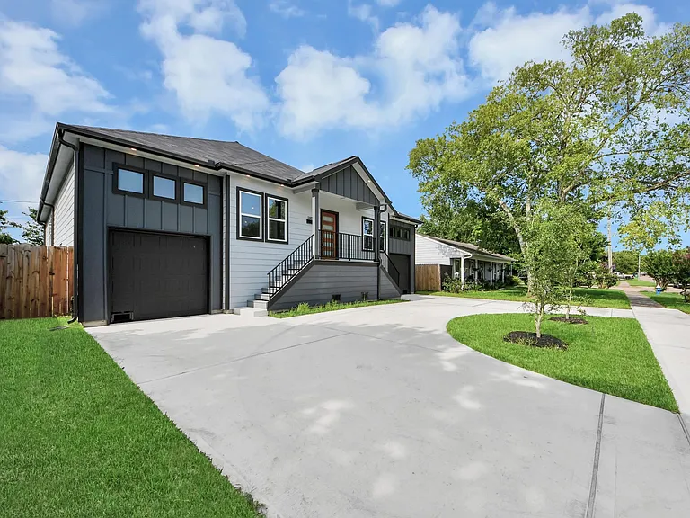 1307 Laskey St — Photo 9