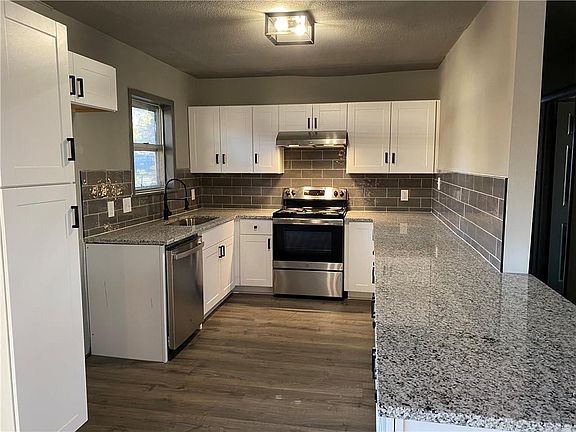 2nd image of 602 E Oak Dr