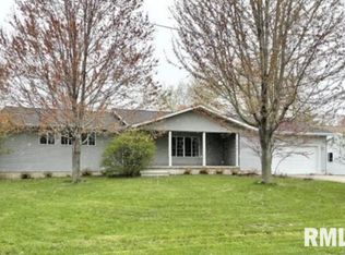 1007 14th St, Viola, IL 61486