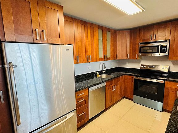 5th image of 19390 Collins Ave APT 624