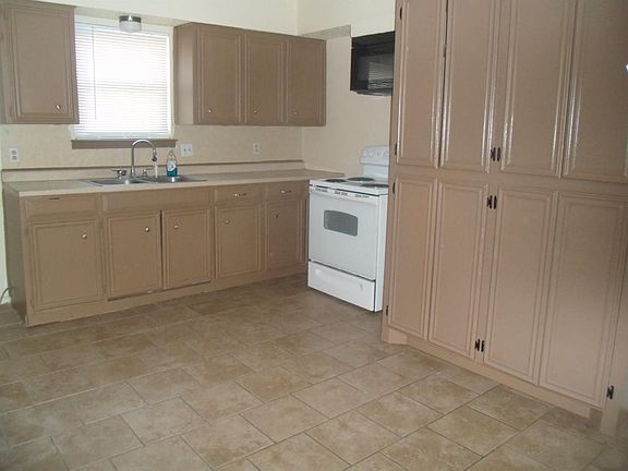 4th image of 9512 Belton Ave