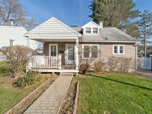 409 Ridgewood Ave, Vestal, NY 13850