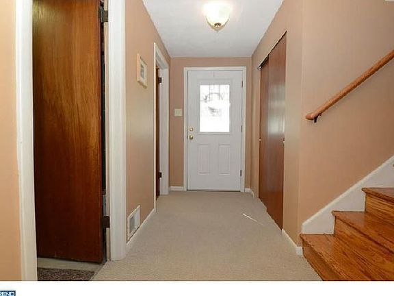 3rd image of 822 Lincoln Dr