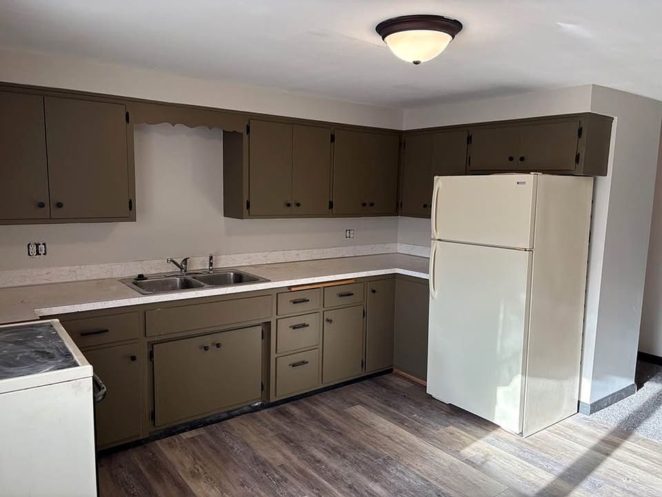 1st image of 323 2nd Ave #325B