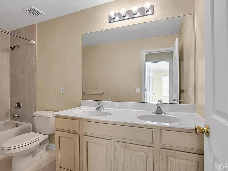 1054 Morning Glory Dr — Photo 9