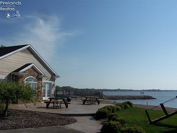 4th image of 2419 S Harbor Bay Dr