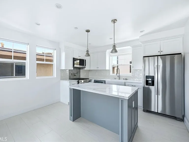 10538 La Reina Ave #4 — Photo 40