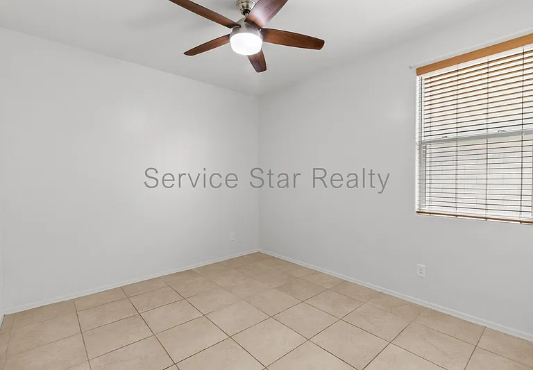 7309 S 12th Dr — Photo 15