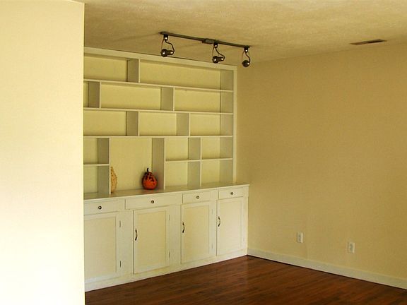5th image of 3716 Alameda Dr