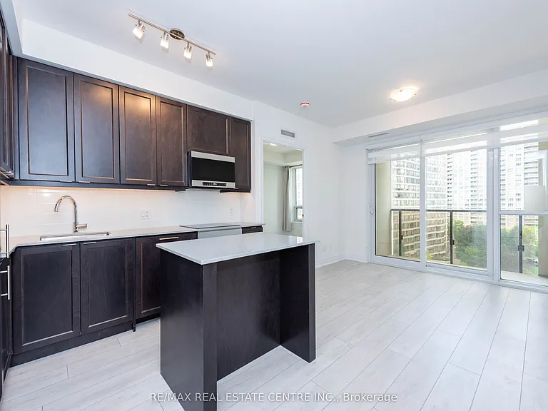 30 Elm Dr W #601 — Photo 6